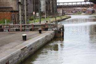 Marcinelle Lock gates slide.jpg