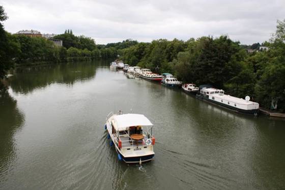 Mooring at Charleville Meziers.jpg