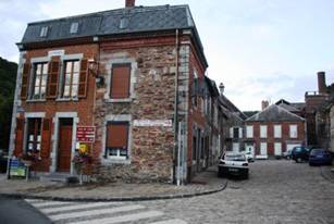Capitainerie at Fume.jpg